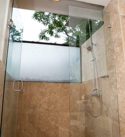 Четырехместный номер Премиум, Tifakara Boutique Hotel & Birding Oasis