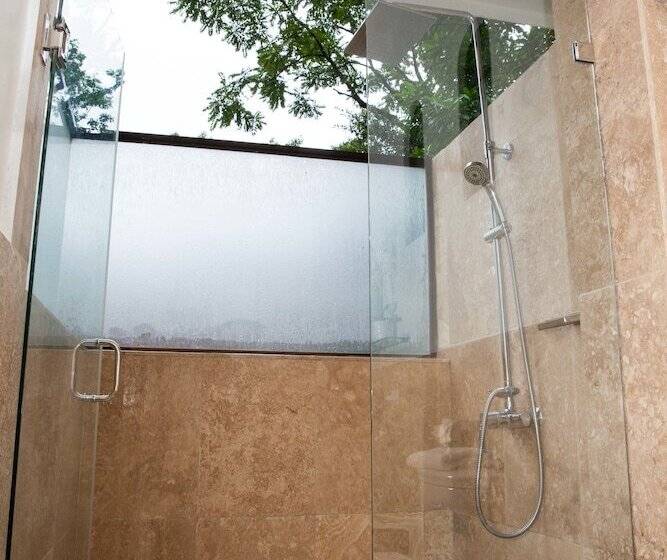 高品质的四人房间, Tifakara Boutique Hotel & Birding Oasis