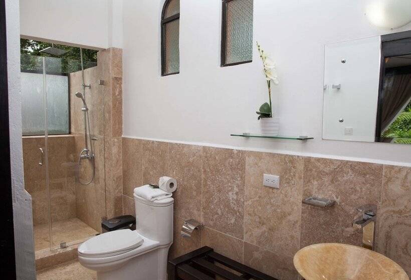 Четырехместный номер Премиум, Tifakara Boutique Hotel & Birding Oasis
