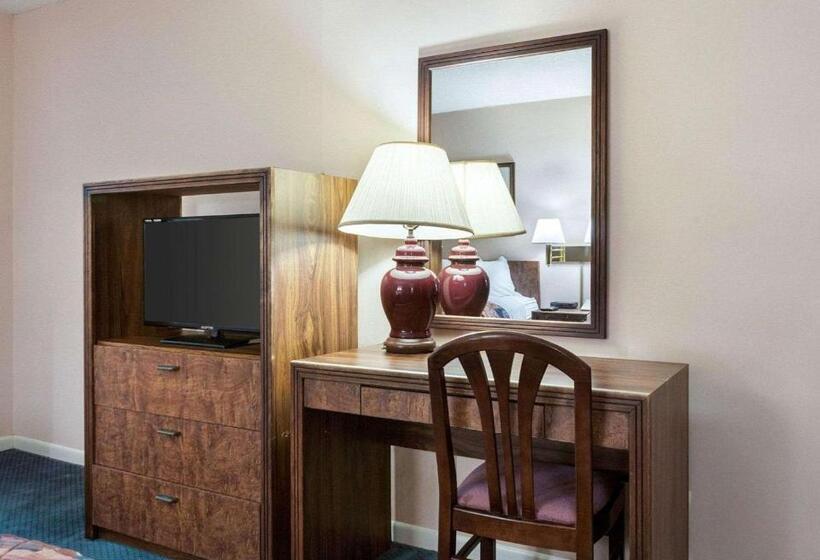 غرفة قياسية سرير كينج لذوى الإحتياجات الخاصة, Rodeway Inn