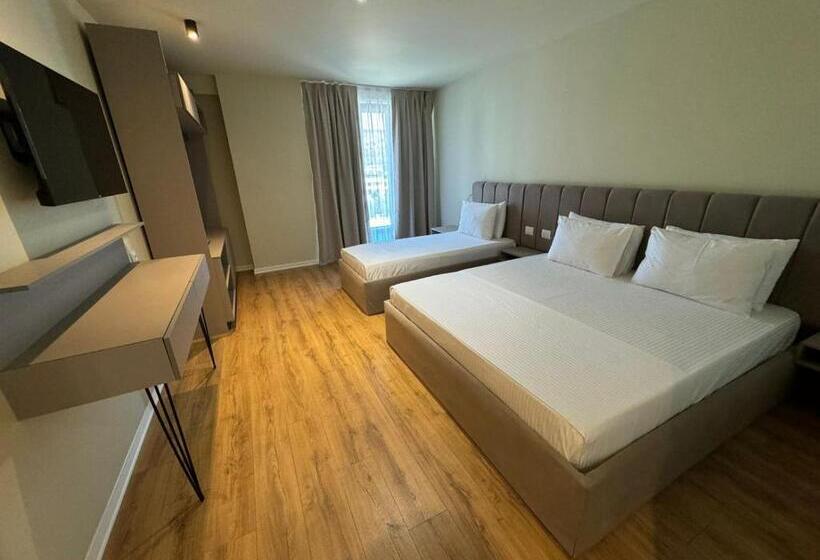 اتاق استاندارد با بالکن, Kraja