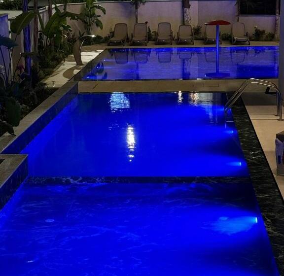 سوئیت با تخت بزرگ, Kraja