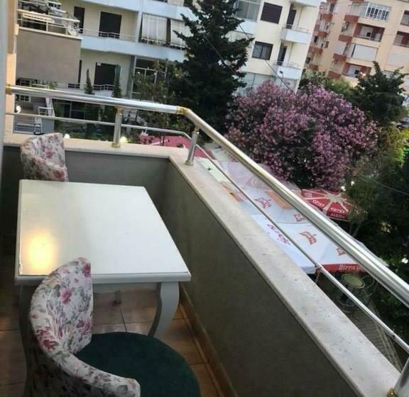 اتاق استاندارد با بالکن, Kraja