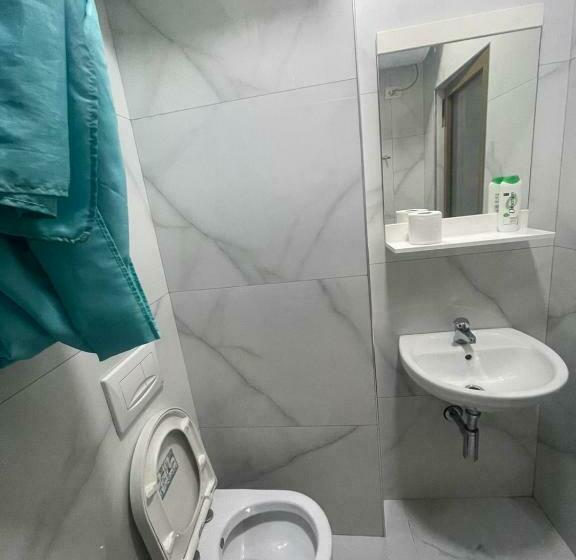 اتاق استاندارد با بالکن, Kraja