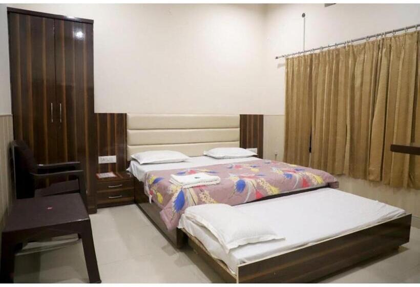 Deluxe Triple Room, Rk Lodge