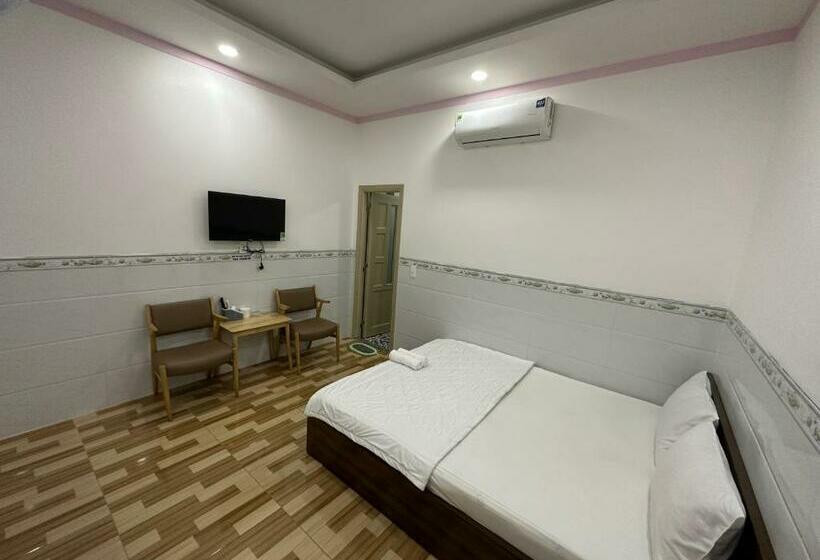 اتاق استاندارد, Trang Huy