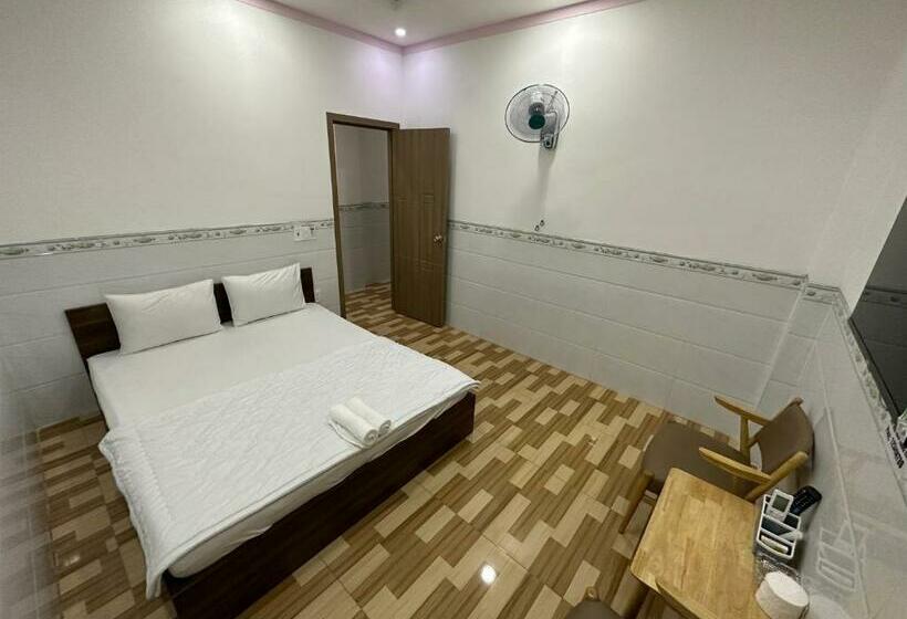 Deluxe Suite King Bed, Trang Huy