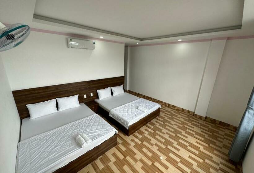 اتاق استاندارد چهار تخته, Trang Huy