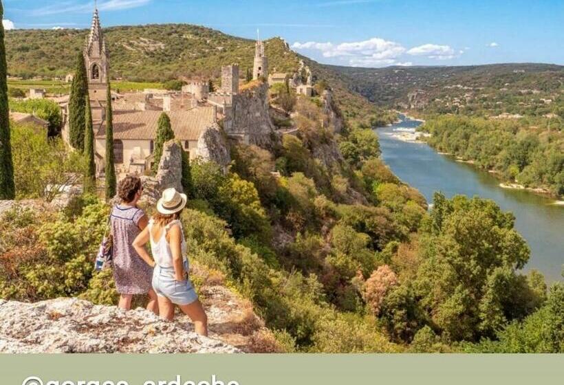 غرفة قياسية مطلّة علي الحديقة, La Poussinière