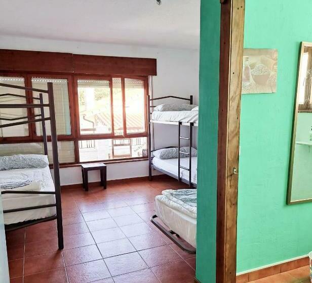 اتاق خانوادگی, Llanes Surfcamp & Hostel