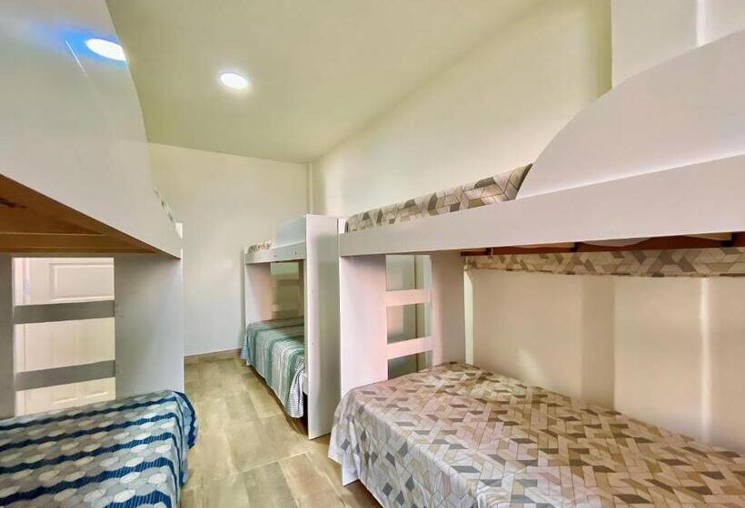 家庭间, Hostel & Cia Guarapari