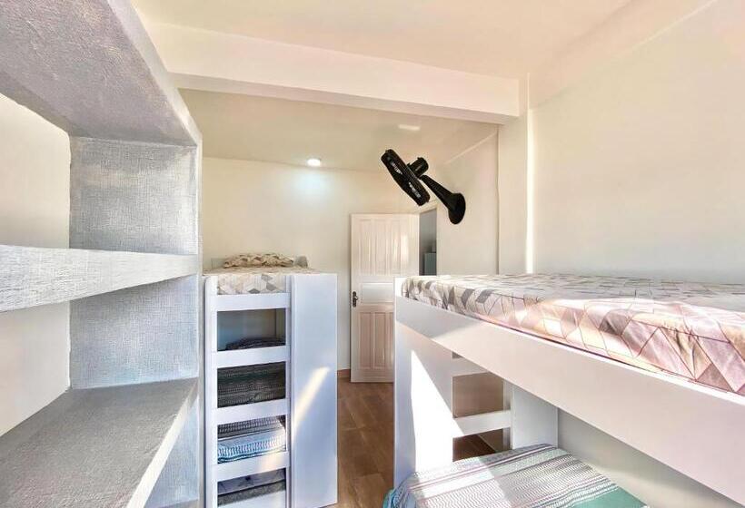 家庭间, Hostel & Cia Guarapari