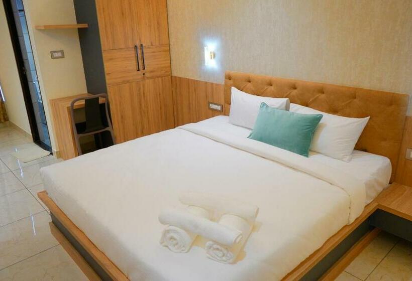 标准单人间, Opera Grand