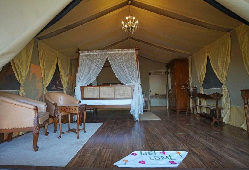 Standard Tent, The Hamlet