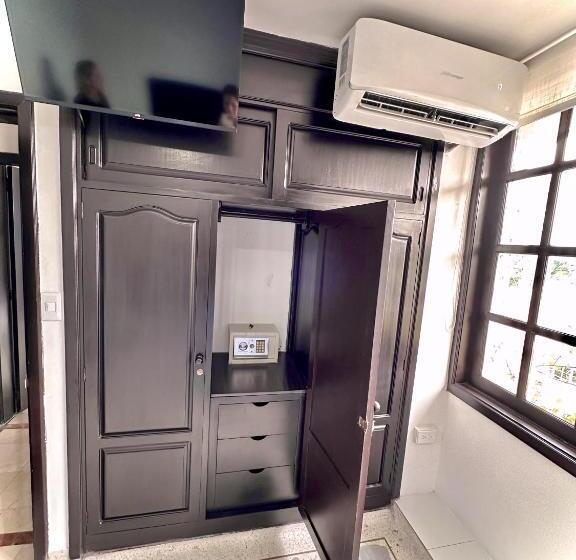 Номер Стандарт Вид на Бассейн, The View Hostel & Lounge