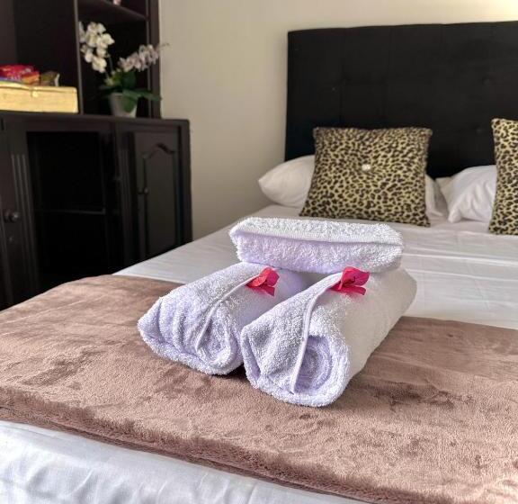 اتاق استاندارد با سرویس بهداشتی مشترک, The View Hostel & Lounge