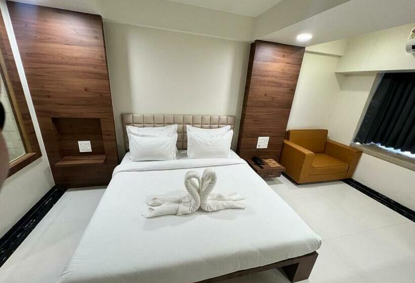 Номер Deluxe, Fabhotel The Nashik Inn   Nr Vijay Mamta Theatre, Nashik Road