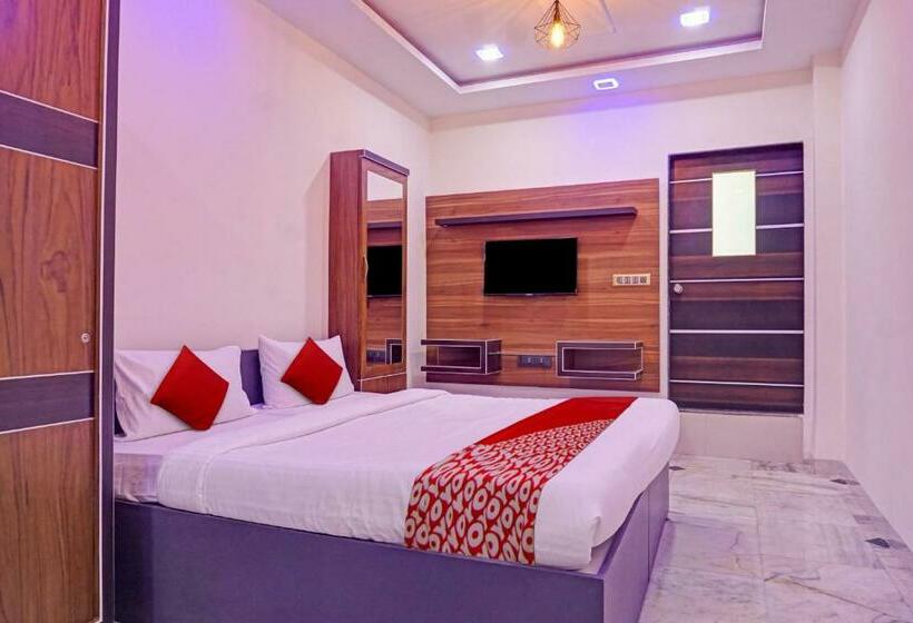 三人经典房间, O Classic Square