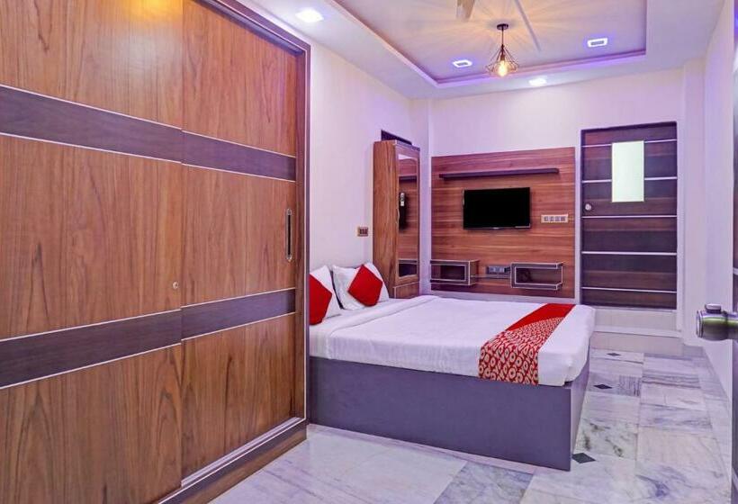 三人经典房间, O Classic Square