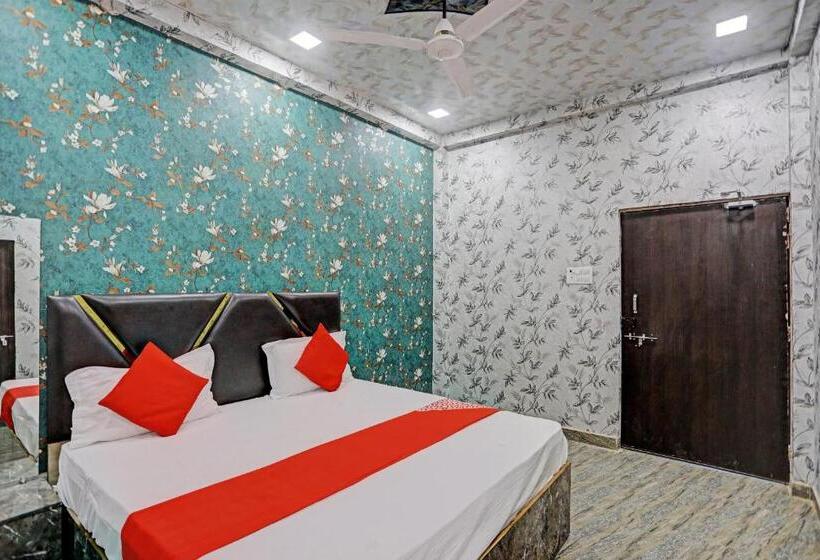 חדר קלאסי לשלושה, Oyo Flagship Hotel New Jagrani Palace