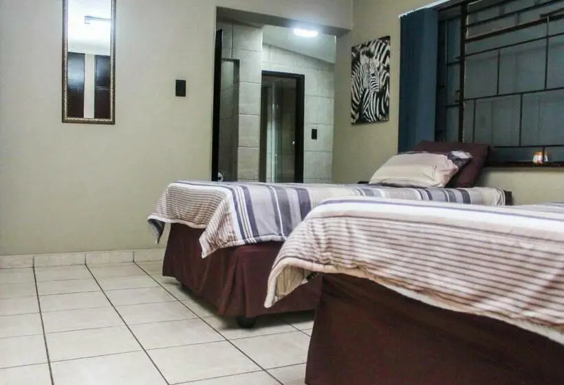 Economy-huone, Philile Guest House