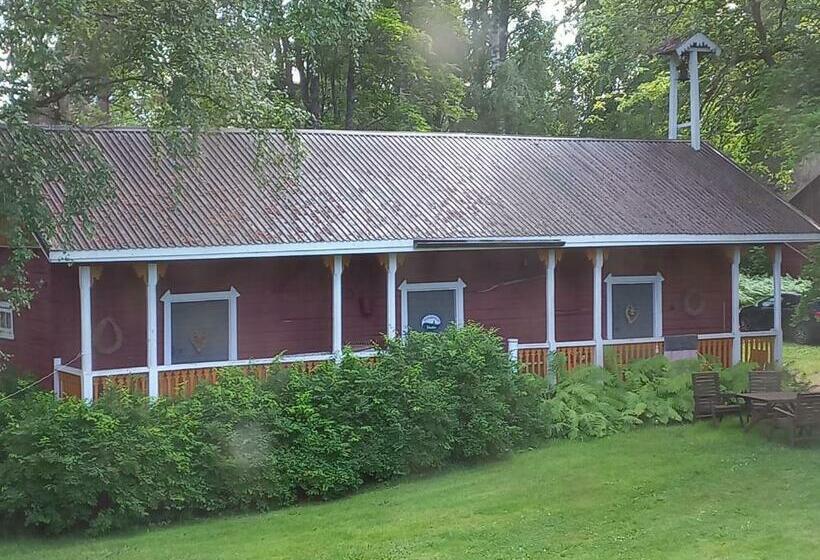 غرفة قياسية حمام مشترك, Punaisen Pihatorpan Kammarit