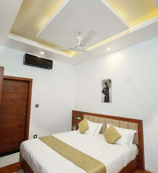 بنجلو عائلى, Eagles Glide Hotels & Resorts