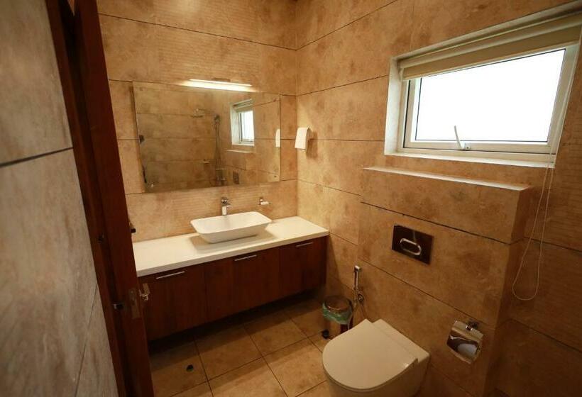 بنجلو عائلى, Eagles Glide Hotels & Resorts