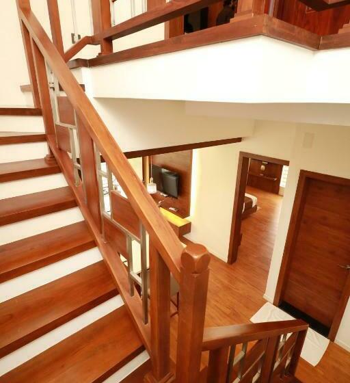 بنجلو عائلى, Eagles Glide Hotels & Resorts