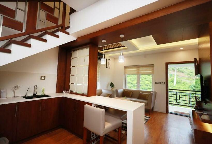 بنجلو عائلى, Eagles Glide Hotels & Resorts