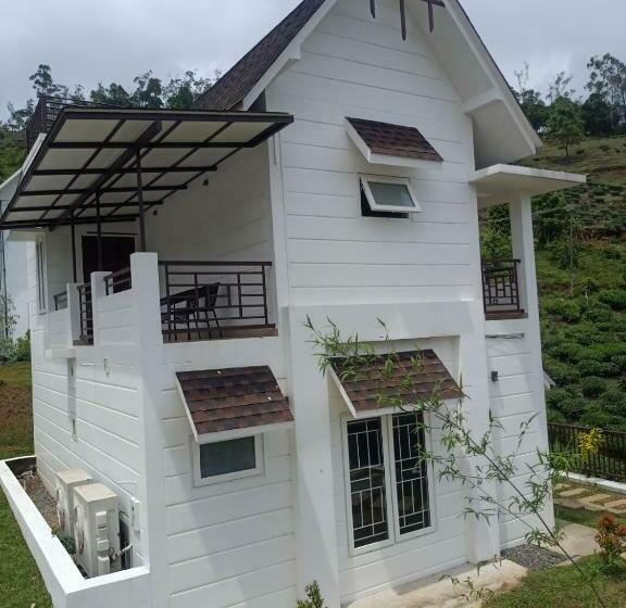 بنجلو عائلى, Eagles Glide Hotels & Resorts