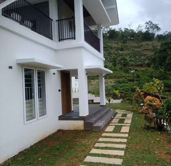 بنجلو عائلى, Eagles Glide Hotels & Resorts