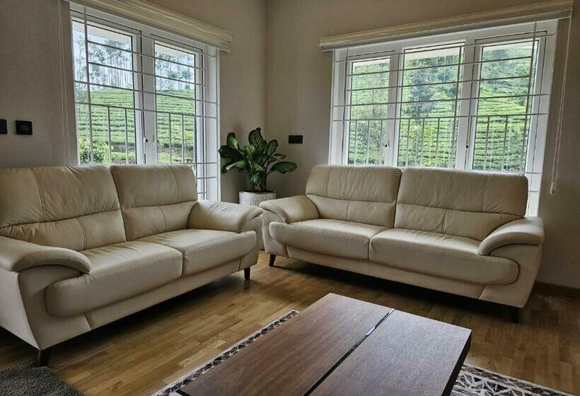 بنجلو عائلى, Eagles Glide Hotels & Resorts