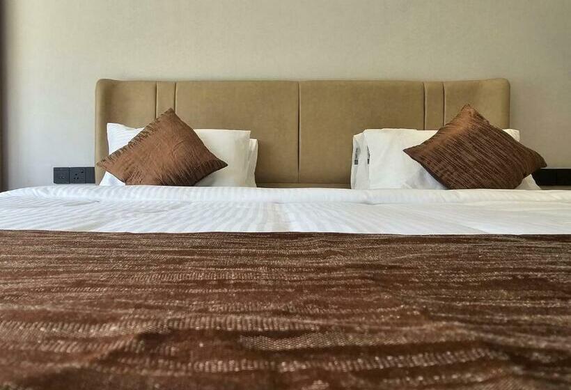 بنجلو عائلى, Eagles Glide Hotels & Resorts