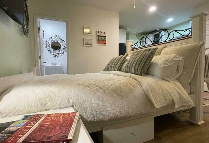 标准间, White Rock Studio