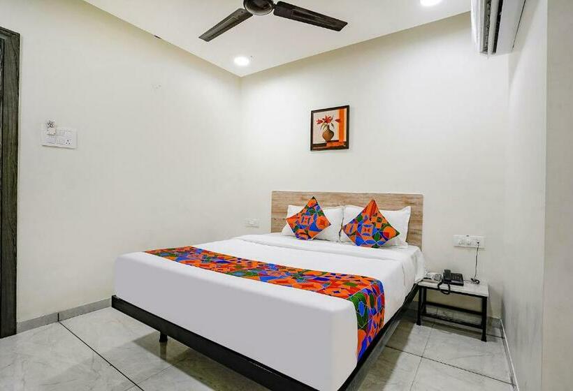 Quarto Deluxe, Fabhotel Bhakti Inn