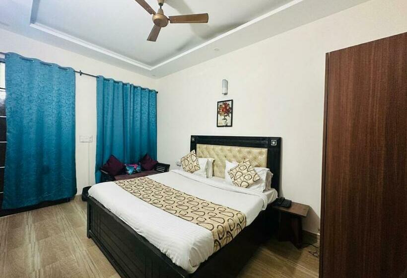 חדר אקונומי, Grand