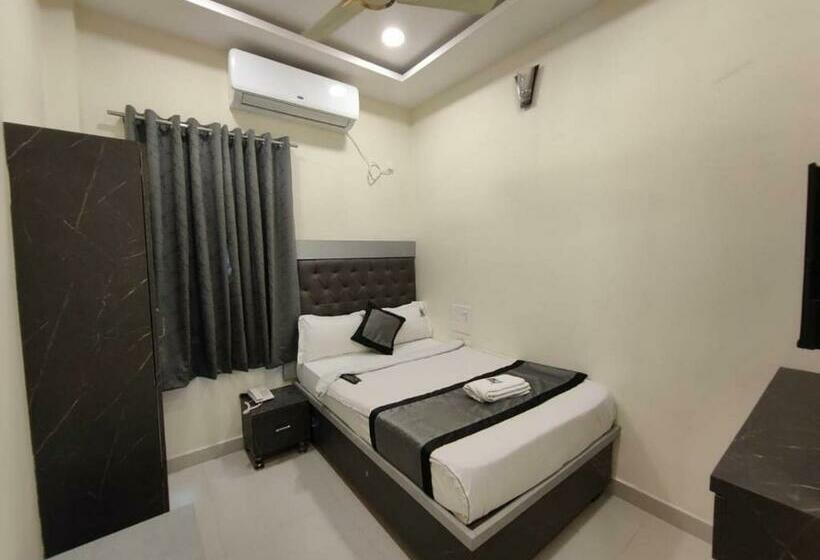 اتاق استاندارد یک نفره, Vighneshwara Inn