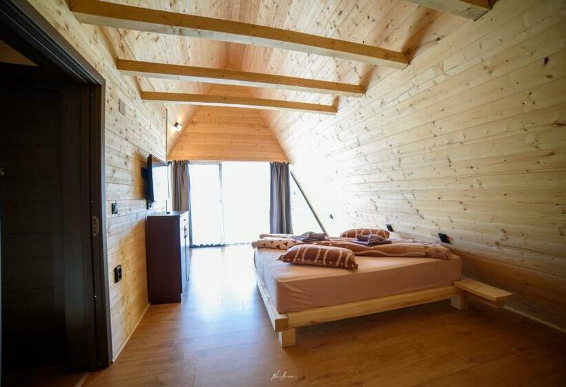 带阳台标准四人间, Cabana Din Vale Arieseni Apuseni