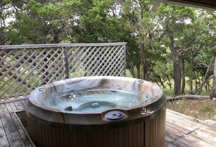 标准间, Rockin B Ranch Love Shack