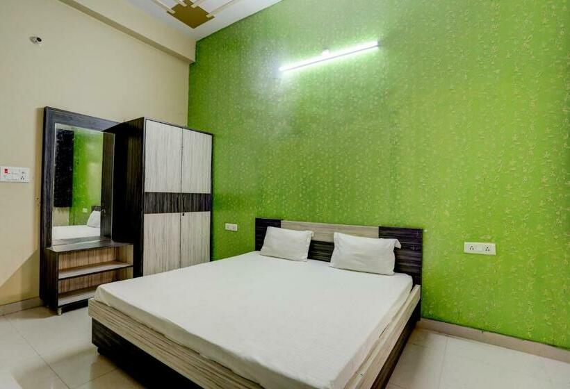 트리플 클래식 룸, Oyo Anurag Paradise