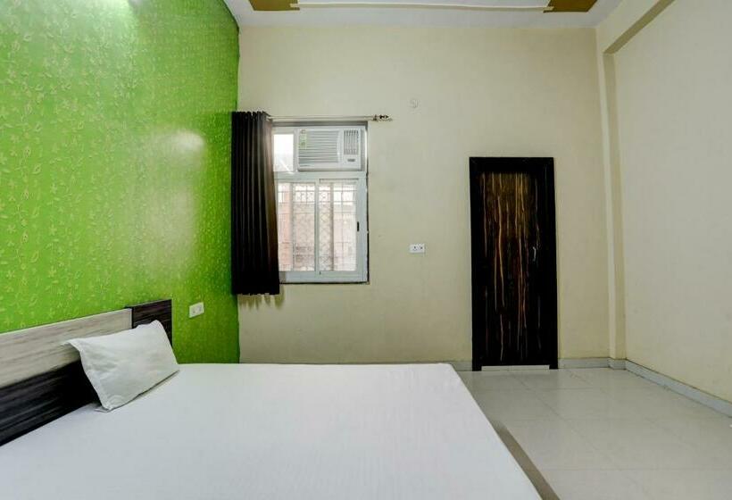 트리플 클래식 룸, Oyo Anurag Paradise