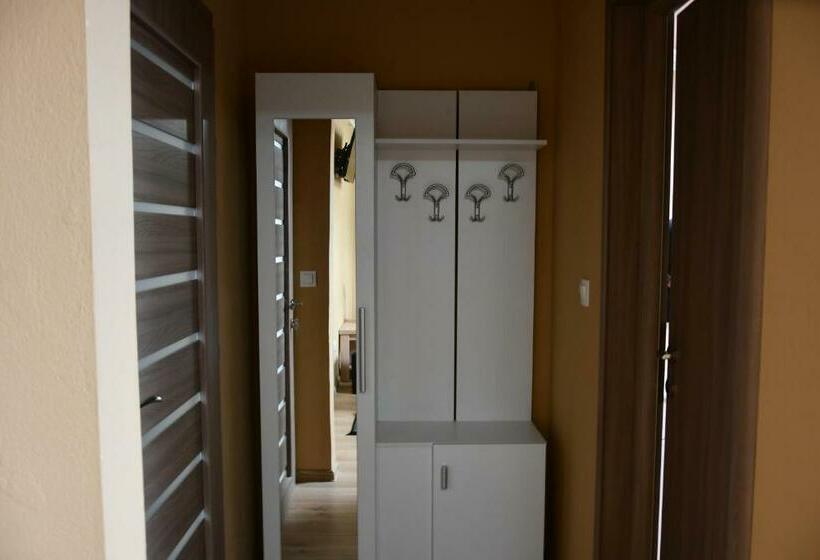 غرفة قياسية ثلاثية, Terra Panzió