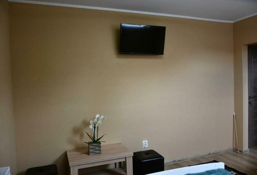 غرفة قياسية ثلاثية, Terra Panzió