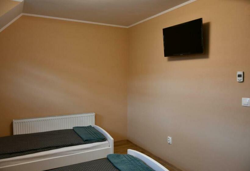 غرفة سوبيريور ثلاثية, Terra Panzió