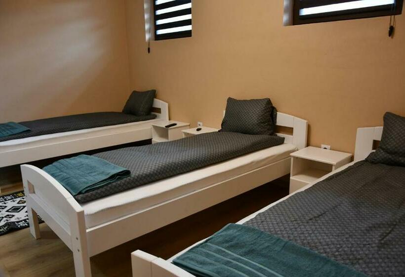 غرفة سوبيريور ثلاثية, Terra Panzió