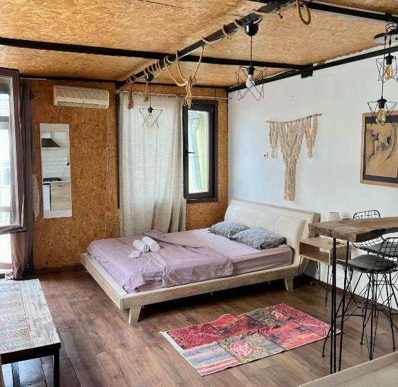 اتاق استاندارد با تراس, Gaia Art Hostel