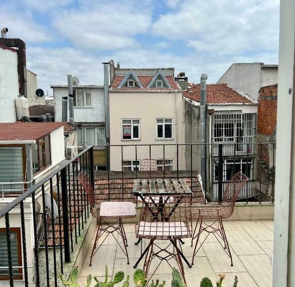 اتاق استاندارد با تراس, Gaia Art Hostel