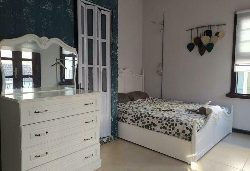 اتاق لوکس با بالکن, Gaia Art Hostel