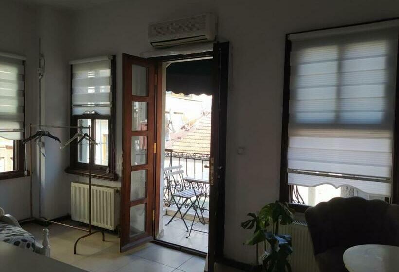 اتاق لوکس با بالکن, Gaia Art Hostel